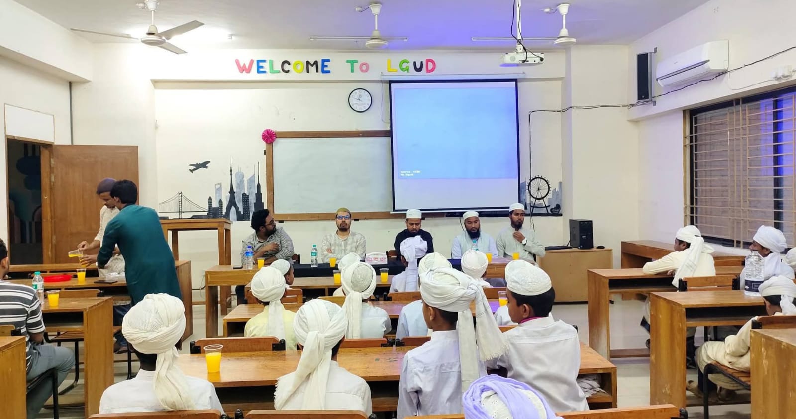 নজরুল বিশ্ববিদ্যালয় সংলগ্ন মাদ্রাসা শিক্ষার্থীদের নিয়ে নবোদ্যম ফাউন্ডেশনের ইফতার ও দোয়া মাহফিল