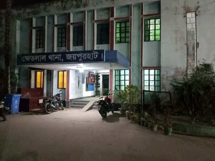 ক্ষেতলালে ধর্ষণচেষ্টার অভিযোগে অভিযুক্ত আহত, এলাকায় তোলপাড়
