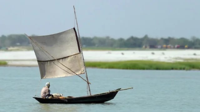 পদ্মার পাড়ে তরুণ তরুণীকে জিম্মি করে ছিনতাই