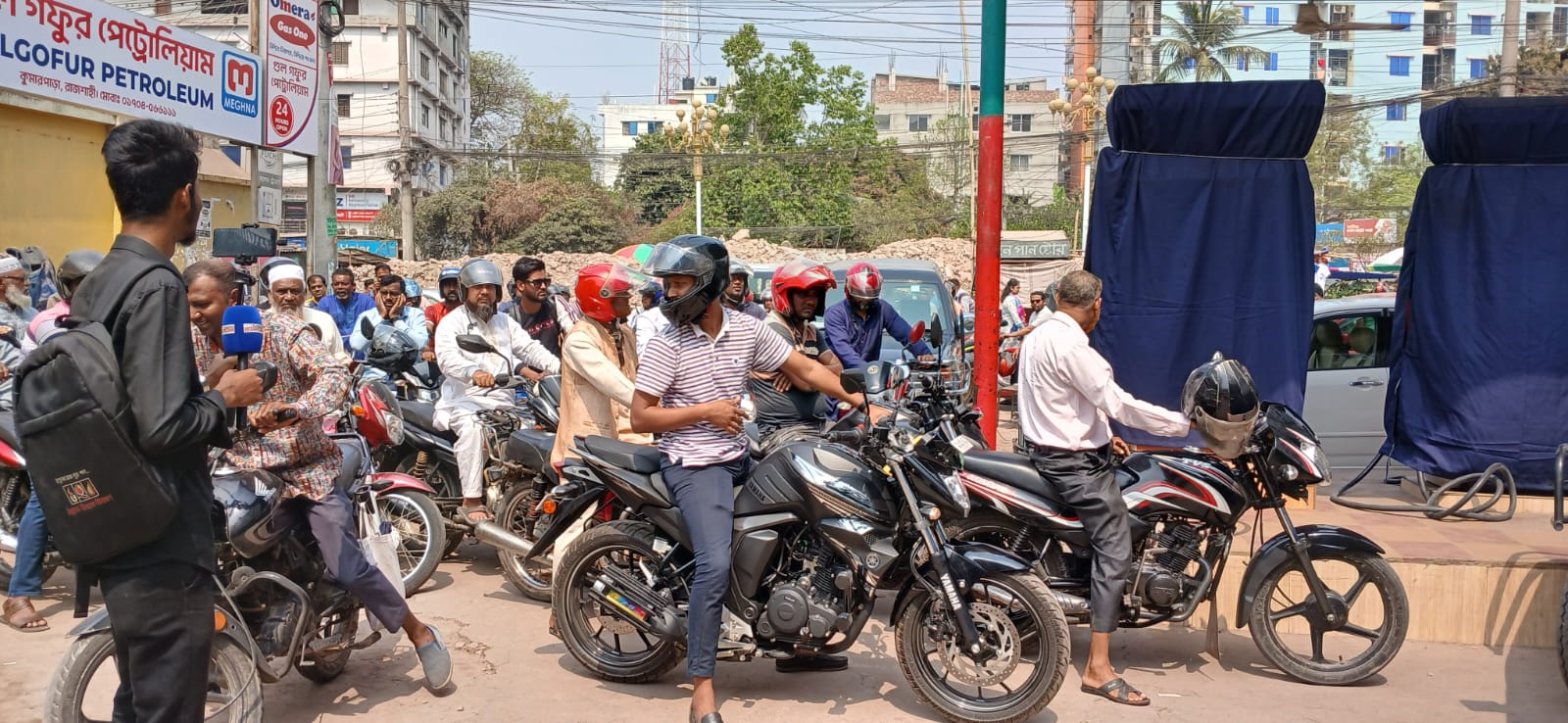রাজশাহীতে জ্বালানি তেলের তীব্র সংকট