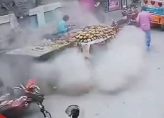 লক্ষ্মীপুরে ঈদের পোশাক কিনতে এসে দেয়াল ধ্বসে শিক্ষার্থী নিহত, আহত ৫
