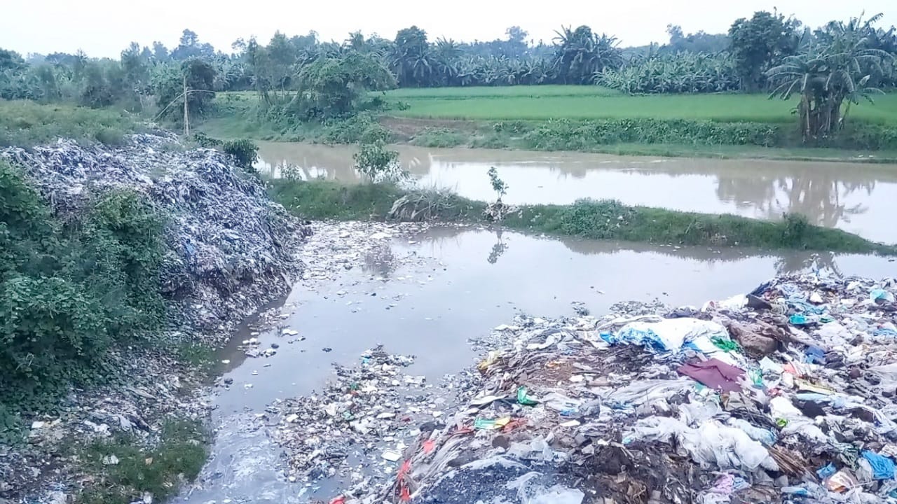 রাজশাহী শহরের সমস্ত বর্জ্য যায় পদ্মা নদীতে