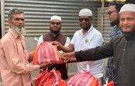 বীরগঞ্জে রেজা এন্টারপ্রাইজের উদ্যোগে দুস্থদের মাঝে ঈদ উপহার বিতরণ