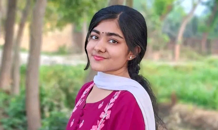 গানে মুগ্ধতা ছড়াচ্ছেন জয়পুরহাটের কনিকা, সামাজিক যোগাযোগ মাধ্যমে ভাইরাল