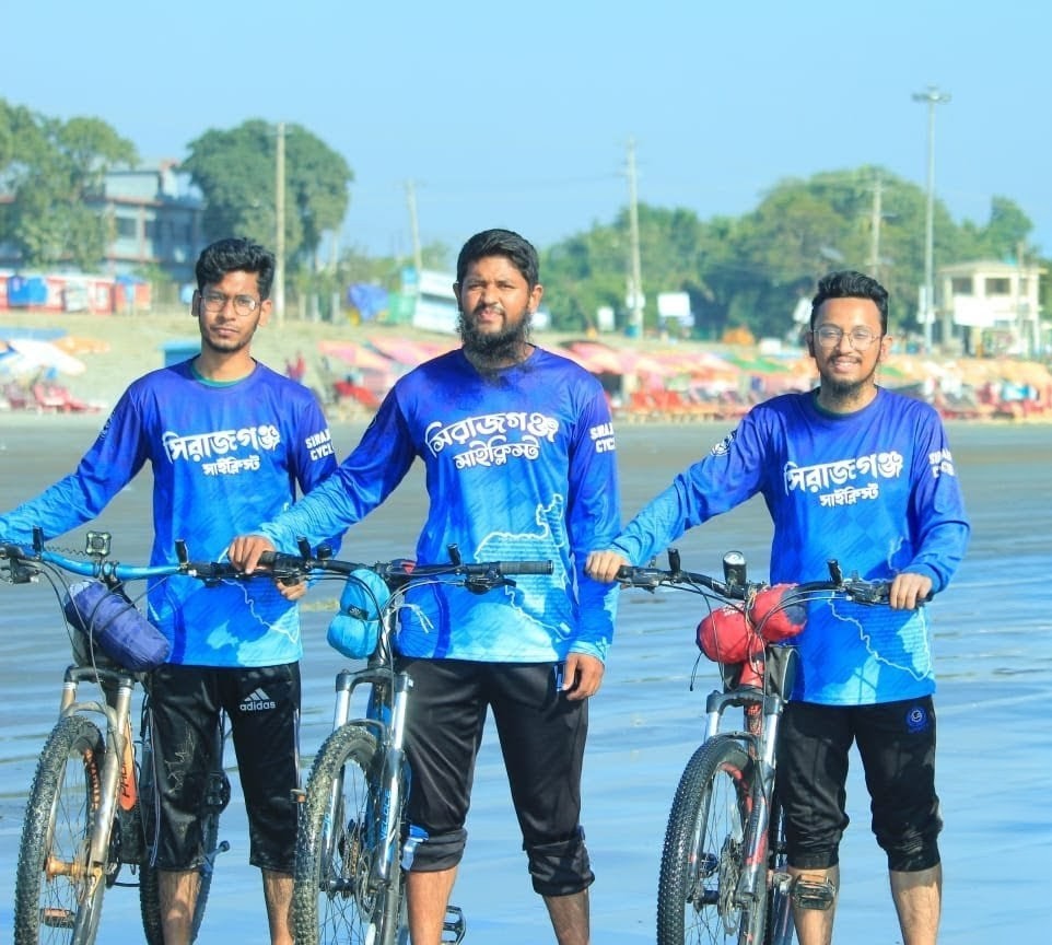 তেঁতুলিয়া থেকে টেকনাফ—সাইকেলে দেশজুড়ে অভিযানে সিরাজগঞ্জের তিন তরুণ