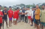 শ্যামনগর উপজেলা রিপোর্টার্স ক্লাবের উদ্যোগে কৈখালীতে ফুটবল উপহার প্রদান