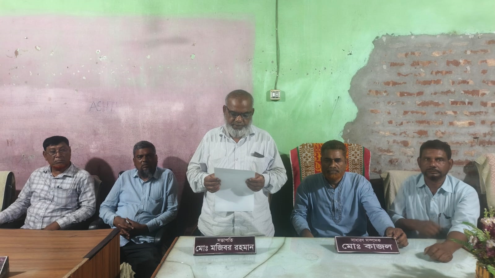 দিনাজপুর জেলা বিএনপির উপদেষ্টা রিজু’র বিরুদ্ধে সন্মানহানীকর বক্তব্যের ক্ষমা চেয়ে বীরগঞ্জ ইমারত নির্মানের সংবাদ সম্মেলন