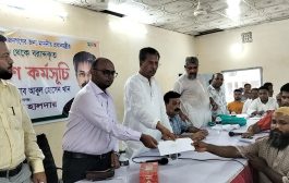 বাকেরগঞ্জে দুস্থ ও অসহায়দের মাঝে প্রধানমন্ত্রীর ত্রাণ ও কল্যাণ তহবিলের অর্থ বিতরণ