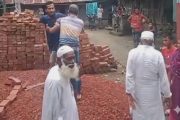 জমি ভাগাভাগি নিয়ে চরম উত্তেজনা স্কুলশিক্ষকের ‘দাঙ্গা-হাঙ্গামা’ ও আক্রমণাত্মক আচরণে এলাকায় আতঙ্ক 