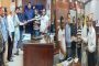 ঝাড়বাড়ী সরকারি প্রাথমিক বিদ্যালয়ের ব্যবস্থাপনা কমিটি গঠনে অনিয়মের অভিযোগ উঠেছে..... বীরগঞ্জ উপজেলার ৩নং শতগ্রাম ইউনিয়নের ঝাড়বাড়ী সরকারি প্রাথমিক বিদ্যালয়ের ব্যবস্থাপনা কমিটি গঠনকে কেন্দ্র করে দুর্নীতি ও বিভিন্ন অনিয়মের অভিযোগ উঠেছে। বিদ্যালয়ের একাধিক অভিভাবক ও স্থানীয়দের পক্ষ থেকে এসব অভিযোগ উত্থাপন করা হয়েছে। অভিযোগে বলা হয়েছে, বিদ্যালয় ব্যবস্থাপনা কমিটি গঠনের তফসিল অনুযায়ী ভোটার তালিকা যথাসময়ে প্রকাশ করা হয়নি। এছাড়া তফসিলের বিভিন্ন ধাপ ও নিয়মাবলী সম্পর্কেও অভিভাবকদের অবহিত করা হয়নি বলে অভিযোগ রয়েছে। বিষয়টি নিয়ে এক বৈঠকে প্রধান শিক্ষক সংশ্লিষ্ট কর্মকর্তার উপস্থিতিতে তথ্য প্রকাশ না করার বিষয়টি স্বীকার করেছেন বলেও অভিযোগকারীরা দাবি করেন। স্থানীয়দের অভিযোগ, প্রধান শিক্ষক নিজের পছন্দের ব্যক্তিদের নিয়ে একটি ‘পকেট কমিটি’ গঠনের চেষ্টা করেছেন। কমিটির অধিকাংশ সদস্য অতীতে নিষিদ্ধ সংগঠন আওয়ামী লীগ সরকারের সুবিধাভোগী ছিলেন বলেও অভিযোগে উল্লেখ করা হয়েছে। এছাড়া বিদ্যালয়ের শিক্ষক-কর্মচারীদের নিয়মিত উপস্থিতি, বিদ্যালয়ের প্রজেক্টর ব্যবহারের স্বচ্ছতা, স্লিপ ও অন্যান্য সরকারি বরাদ্দের অর্থ ব্যয়ের হিসাব নিয়েও প্রশ্ন তুলেছেন অভিযোগকারীরা। বিদ্যালয়ের ওয়াশরুমের অস্বাস্থ্যকর পরিবেশ এবং সরকারি সম্পদের অপব্যবহারের অভিযোগও করা হয়েছে। অভিযোগে আরও বলা হয়েছে, বিদ্যালয়ের এক সহকারী শিক্ষক সরকারি বিদ্যুৎ ব্যবহার করে বিদ্যালয় প্রাঙ্গণে কোচিং পরিচালনা করেন। পাশাপাশি শিক্ষক প্রতিনিধি নির্বাচন এবং ব্যবস্থাপনা কমিটি গঠনের প্রক্রিয়ায় অন্যান্য শিক্ষকদের মতামত নেওয়া হয়নি বলেও দাবি করা হয়েছে। আরও অভিযোগ রয়েছে, কমিটি গঠনের প্রজ্ঞাপন জারির পর এক ব্যক্তির সন্তানকে বিদ্যালয়ে ভর্তি করিয়ে তাকে অভিভাবক সদস্য হওয়ার সুযোগ করে দেওয়া হয়েছে। এ বিষয়ে বিদ্যালয়ের অন্যান্য শিক্ষকরা অবগত ছিলেন না বলেও অভিযোগকারীরা উল্লেখ করেছেন। এদিকে অভিযোগগুলোর সুষ্ঠু তদন্ত করে প্রয়োজনীয় ব্যবস্থা গ্রহণের জন্য সংশ্লিষ্ট শিক্ষা প্রশাসনের প্রতি দাবি জানিয়েছেন অভিভাবক ও এলাকাবাসী