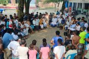 ঝাড়বাড়ী সরকারি প্রাথমিক বিদ্যালয়ের ব্যবস্থাপনা কমিটি গঠনে অনিয়মের অভিযোগ উঠেছে.....   বীরগঞ্জ উপজেলার ৩নং শতগ্রাম ইউনিয়নের ঝাড়বাড়ী সরকারি প্রাথমিক বিদ্যালয়ের ব্যবস্থাপনা কমিটি গঠনকে কেন্দ্র করে দুর্নীতি ও বিভিন্ন অনিয়মের অভিযোগ উঠেছে। বিদ্যালয়ের একাধিক অভিভাবক ও স্থানীয়দের পক্ষ থেকে এসব অভিযোগ উত্থাপন করা হয়েছে।  অভিযোগে বলা হয়েছে, বিদ্যালয় ব্যবস্থাপনা কমিটি গঠনের তফসিল অনুযায়ী ভোটার তালিকা যথাসময়ে প্রকাশ করা হয়নি। এছাড়া তফসিলের বিভিন্ন ধাপ ও নিয়মাবলী সম্পর্কেও অভিভাবকদের অবহিত করা হয়নি বলে অভিযোগ রয়েছে। বিষয়টি নিয়ে এক বৈঠকে প্রধান শিক্ষক সংশ্লিষ্ট কর্মকর্তার উপস্থিতিতে তথ্য প্রকাশ না করার বিষয়টি স্বীকার করেছেন বলেও অভিযোগকারীরা দাবি করেন।  স্থানীয়দের অভিযোগ, প্রধান শিক্ষক নিজের পছন্দের ব্যক্তিদের নিয়ে একটি ‘পকেট কমিটি’ গঠনের চেষ্টা করেছেন। কমিটির অধিকাংশ সদস্য অতীতে নিষিদ্ধ সংগঠন  আওয়ামী লীগ সরকারের সুবিধাভোগী ছিলেন বলেও অভিযোগে উল্লেখ করা হয়েছে।  এছাড়া বিদ্যালয়ের শিক্ষক-কর্মচারীদের নিয়মিত উপস্থিতি, বিদ্যালয়ের প্রজেক্টর ব্যবহারের স্বচ্ছতা, স্লিপ ও অন্যান্য সরকারি বরাদ্দের অর্থ ব্যয়ের হিসাব নিয়েও প্রশ্ন তুলেছেন অভিযোগকারীরা। বিদ্যালয়ের ওয়াশরুমের অস্বাস্থ্যকর পরিবেশ এবং সরকারি সম্পদের অপব্যবহারের অভিযোগও করা হয়েছে।  অভিযোগে আরও বলা হয়েছে, বিদ্যালয়ের এক সহকারী শিক্ষক সরকারি বিদ্যুৎ ব্যবহার করে বিদ্যালয় প্রাঙ্গণে কোচিং পরিচালনা করেন। পাশাপাশি শিক্ষক প্রতিনিধি নির্বাচন এবং ব্যবস্থাপনা কমিটি গঠনের প্রক্রিয়ায় অন্যান্য শিক্ষকদের মতামত নেওয়া হয়নি বলেও দাবি করা হয়েছে।  আরও অভিযোগ রয়েছে, কমিটি গঠনের প্রজ্ঞাপন জারির পর এক ব্যক্তির সন্তানকে বিদ্যালয়ে ভর্তি করিয়ে তাকে অভিভাবক সদস্য হওয়ার সুযোগ করে দেওয়া হয়েছে। এ বিষয়ে বিদ্যালয়ের অন্যান্য শিক্ষকরা অবগত ছিলেন না বলেও অভিযোগকারীরা উল্লেখ করেছেন।  এদিকে অভিযোগগুলোর সুষ্ঠু তদন্ত করে প্রয়োজনীয় ব্যবস্থা গ্রহণের জন্য সংশ্লিষ্ট শিক্ষা প্রশাসনের প্রতি দাবি জানিয়েছেন অভিভাবক ও এলাকাবাসী