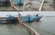 সুন্দরবন সংলগ্ন খোলপেটুয়া ও কপোতক্ষ নদী এখন বালু লুটকারীদের দখলে, বেড়ীবাঁধের ২০ স্থানে ভাঙ্গন, আতংকে ৩০ গ্রাম