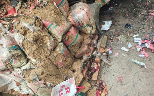 বাকেরগঞ্জে বোমা বিস্ফোরণে তিনজন গুরুতর আহত