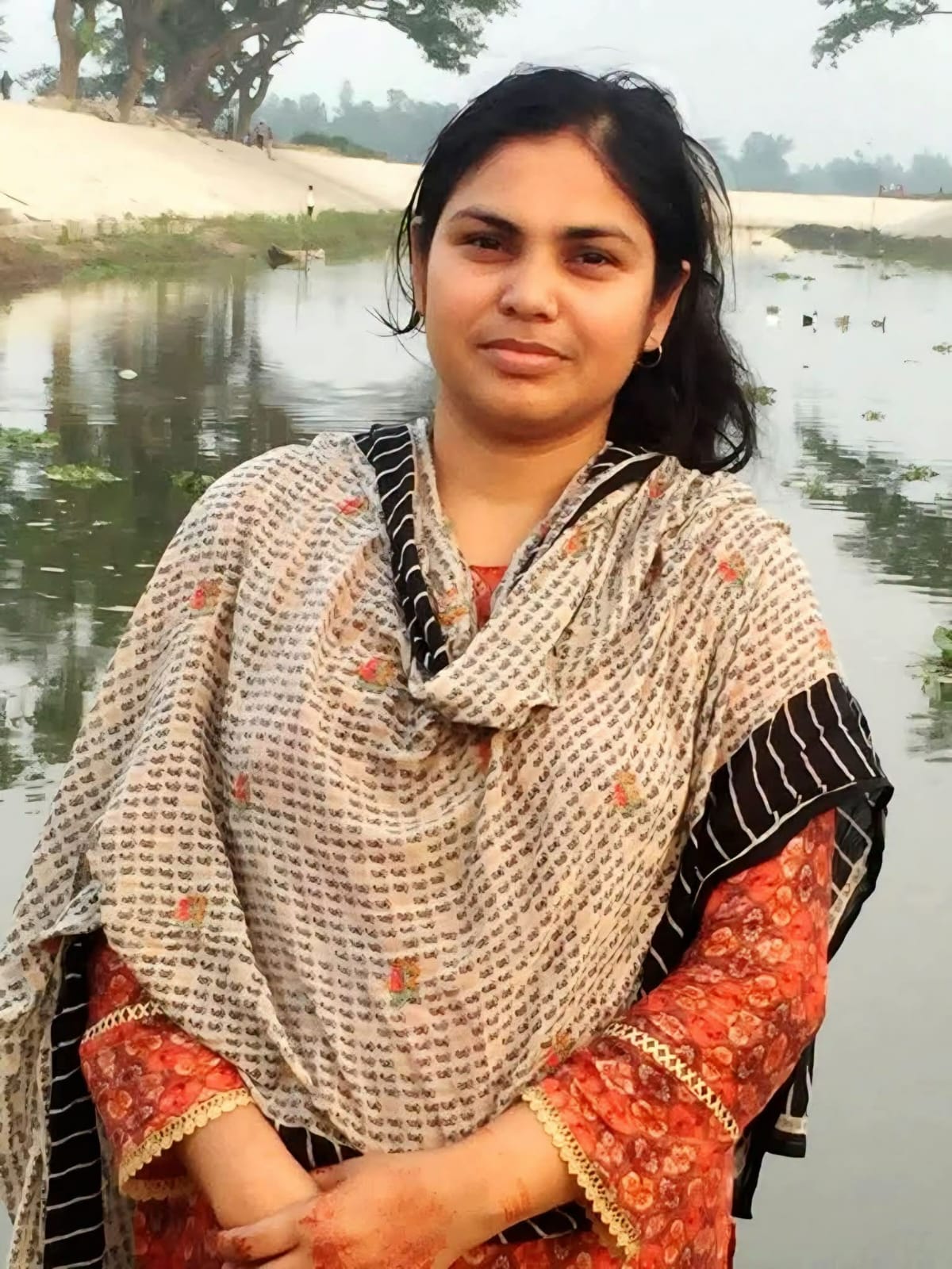 পীরগঞ্জে শিশুর গলায় ধারালো অস্ত্র ঠেকিয়ে শিক্ষিকার সোনার চেইন ছিনতাই