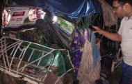 বাকেরগঞ্জে বাসের ধাক্কায় অটোরিকশা দুমড়ে-মুচড়ে, আহত ২