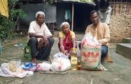অসহায় ভবেশ-নিরু দম্পতির পাশে সাংবাদিক রশিদুল ইসলাম টিপু