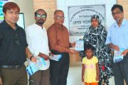 দিনাজপুরে ডেঙ্গু প্রতিরোধে ড্যাবের সচেতনতামূলক লিফলেট বিতরণ