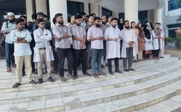 দিনাজপুর মেডিকেল কলেজ হাসপাতালে চিকিৎসকদের নিরাপত্তা দাবি, দুষ্কৃতকারীদের গ্রেপ্তার ও শাস্তির আহ্বান