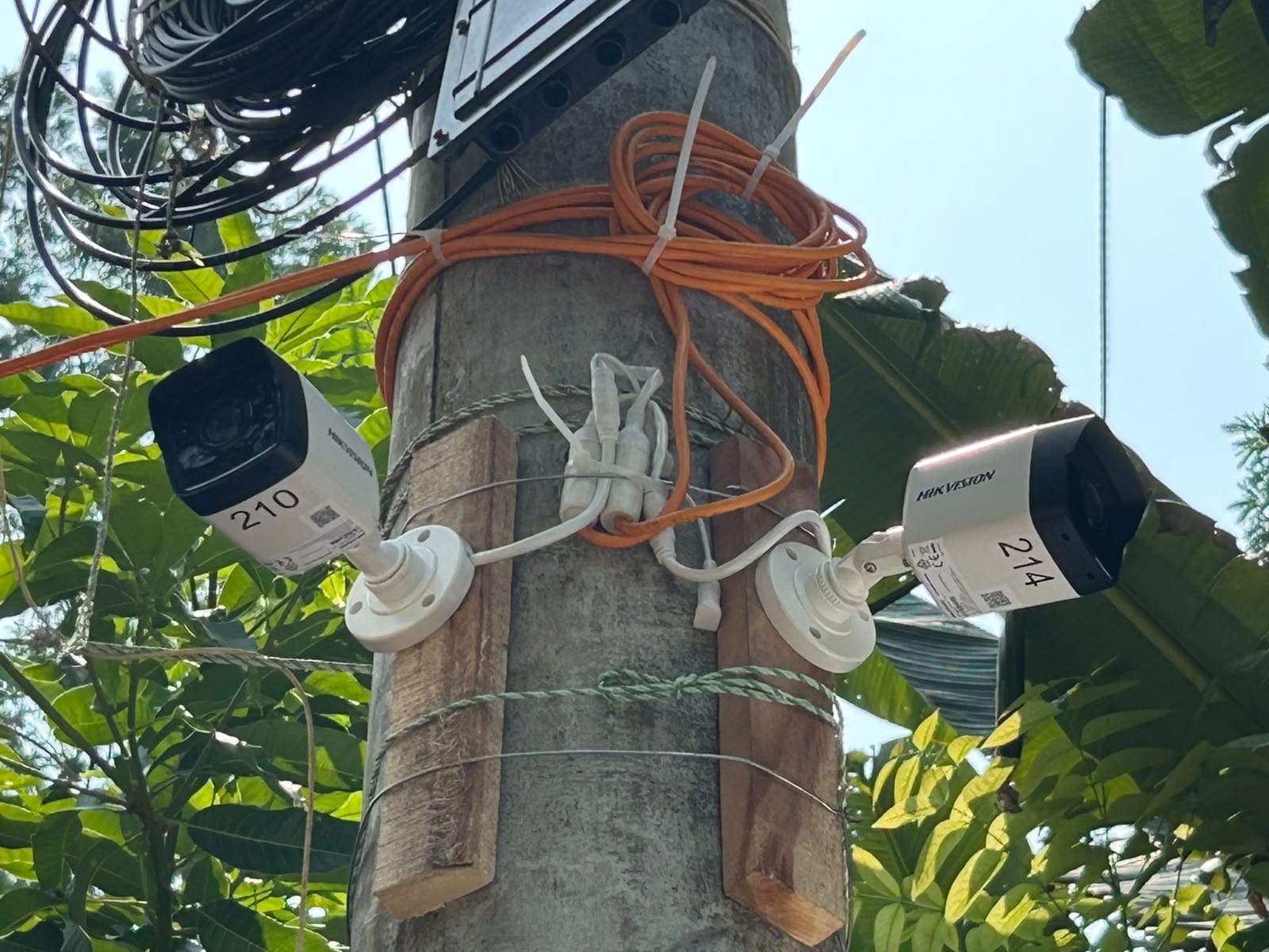 বাকেরগঞ্জে দুর্গা মন্দিরে সিসি ক্যামেরা স্থাপনে বাধা দেওয়ার অভিযোগ