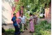 রাস্তা নিয়ে বিরোধে দম্পতিকে মারধর,পুলিশ কর্মকর্তার বিরুদ্ধে থানায় অভিযোগ