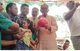 মাটির ব্যাংকে জমানো টাকা উপহার শিশুদের, বালিয়ায় আবেগঘন মুহূর্ত